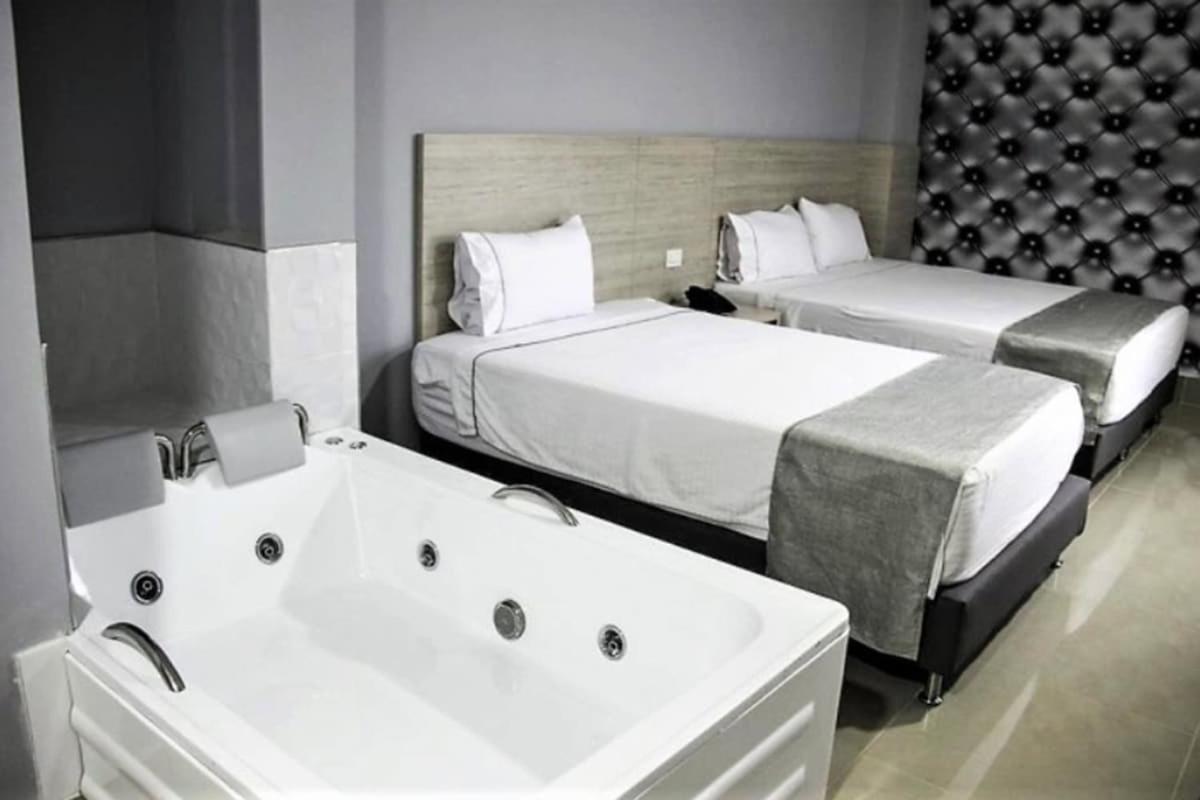 Hotel Lleras Express Медельин Экстерьер фото